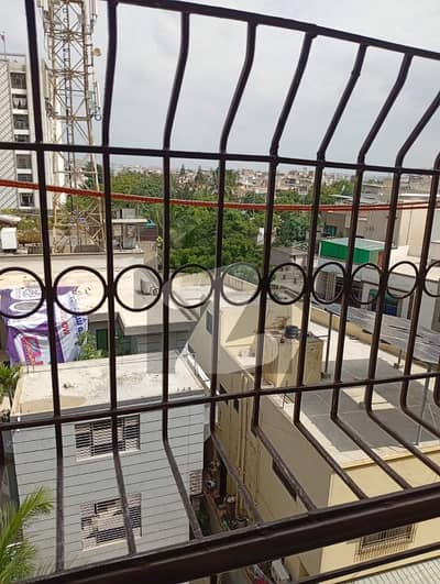 گلستانِِ جوہر ۔ بلاک 3 گلستانِ جوہر,کراچی میں 2 کمروں کا 4 مرلہ فلیٹ 1.1 کروڑ میں برائے فروخت۔