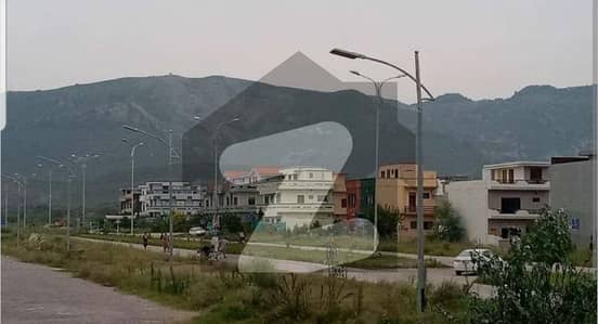 ڈی ۔ 12 اسلام آباد میں 1 کنال رہائشی پلاٹ 14.0 کروڑ میں برائے فروخت۔