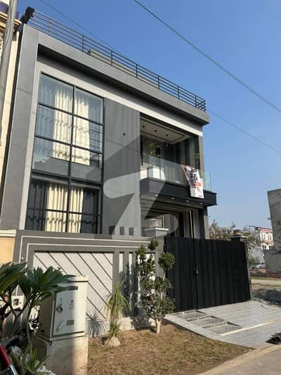 پارک ویو سٹی ۔ روز بلاک پارک ویو سٹی,لاہور میں 5 کمروں کا 5 مرلہ مکان 2.4 کروڑ میں برائے فروخت۔