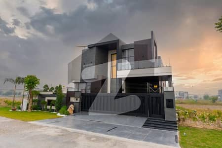 ڈی ایچ اے فیز 7 - بلاک ایکس فیز 7,ڈیفنس (ڈی ایچ اے),لاہور میں 5 کمروں کا 1 کنال مکان 14.5 کروڑ میں برائے فروخت۔