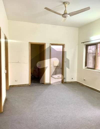 G-11/4 FGEHA D-Type 3rd Floor Flat For Rent G-11/4 FGEHA D-Type 3rd Floor Flat For Rent