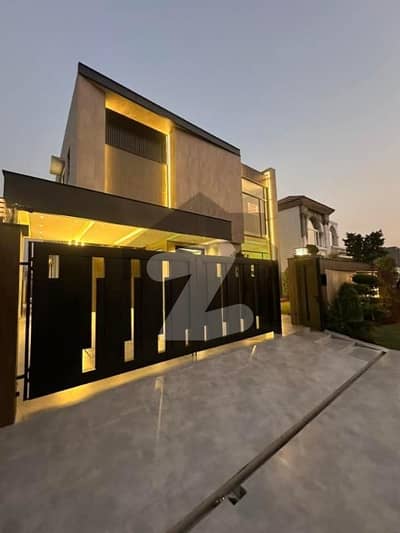 ڈی ایچ اے فیز 7 ڈیفنس (ڈی ایچ اے),لاہور میں 4 کمروں کا 10 مرلہ مکان 3.5 کروڑ میں برائے فروخت۔