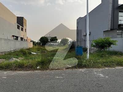 ڈی ایچ اے فیز 7 - بلاک ڈبلیو فیز 7,ڈیفنس (ڈی ایچ اے),لاہور میں 1 کنال رہائشی پلاٹ 4.35 کروڑ میں برائے فروخت۔