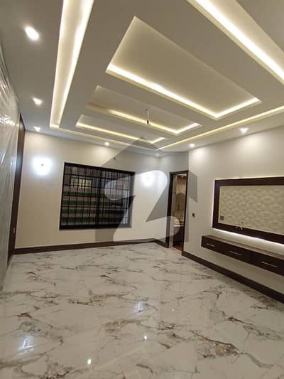 ماڈل ٹاؤن ایکسٹینشن ماڈل ٹاؤن,لاہور میں 5 کمروں کا 10 مرلہ مکان 7.25 کروڑ میں برائے فروخت۔