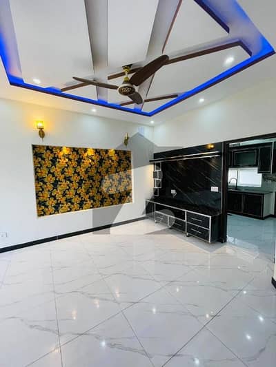 Prime Location House For Grabs In 20 Marla Lahore