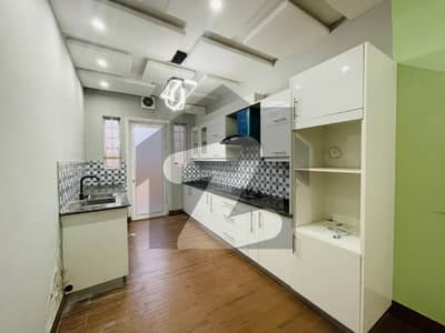 بحریہ ٹاؤن فیز 8 بحریہ ٹاؤن راولپنڈی,راولپنڈی میں 2 کمروں کا 7 مرلہ زیریں پورشن 42.0 ہزار میں کرایہ پر دستیاب ہے۔