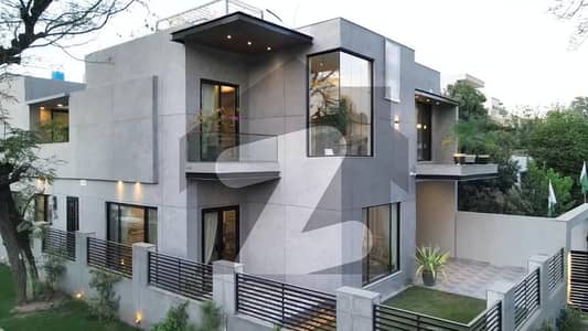 Elite Living Corner House for Rent in F-6 Elite Living Corner House for Rent in F-6