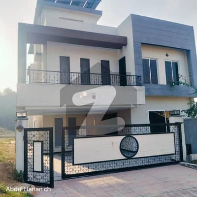 بحریہ ٹاؤن فیز 8 ۔ بلاک ای بحریہ ٹاؤن فیز 8,بحریہ ٹاؤن راولپنڈی,راولپنڈی میں 5 کمروں کا 10 مرلہ مکان 1.5 لاکھ میں کرایہ پر دستیاب ہے۔ بحریہ ٹاؤن فیز 8 ۔ بلاک ای بحریہ ٹاؤن فیز 8,بحریہ ٹاؤن راولپنڈی,راولپنڈی میں 5 کمروں کا 10 مرلہ مکان 1.5 لاکھ میں کرایہ پر دستیاب ہے۔