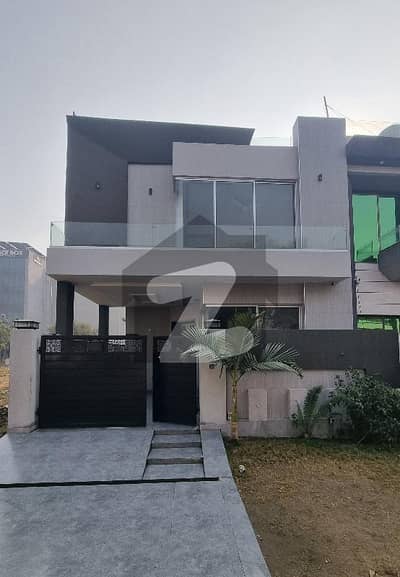 ڈی ایچ اے 9 ٹاؤن ڈیفنس (ڈی ایچ اے),لاہور میں 3 کمروں کا 5 مرلہ مکان 2.45 کروڑ میں برائے فروخت۔