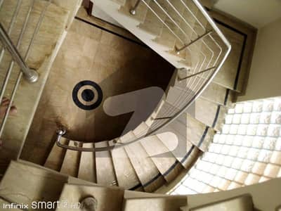 First Foor beautiful house 4 BED D/D block 13 Gulberg