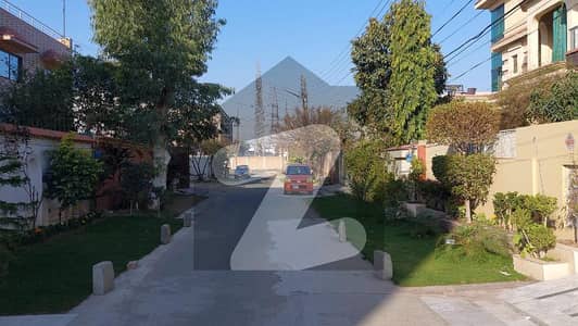 واپڈا ٹاؤن فیز 1 - بلاک ایچ2 واپڈا ٹاؤن فیز 1,واپڈا ٹاؤن,لاہور میں 1 کنال رہائشی پلاٹ 2.5 کروڑ میں برائے فروخت۔ واپڈا ٹاؤن فیز 1 - بلاک ایچ2 واپڈا ٹاؤن فیز 1,واپڈا ٹاؤن,لاہور میں 1 کنال رہائشی پلاٹ 2.5 کروڑ میں برائے فروخت۔