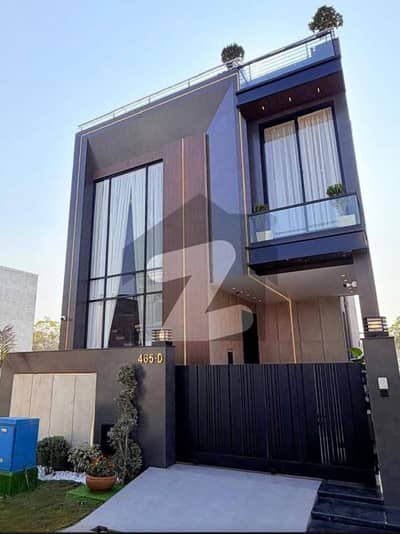 ڈی ایچ اے 9 ٹاؤن ڈیفنس (ڈی ایچ اے),لاہور میں 3 کمروں کا 5 مرلہ مکان 3.5 کروڑ میں برائے فروخت۔