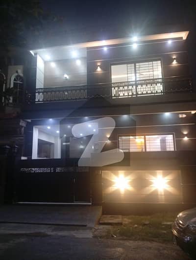 ڈی ایچ اے 9 ٹاؤن ڈیفنس (ڈی ایچ اے),لاہور میں 3 کمروں کا 5 مرلہ مکان 3.8 کروڑ میں برائے فروخت۔