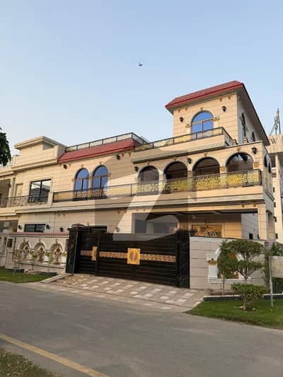 پارک ویو سٹی - ٹولپ اوورسیز پارک ویو سٹی,لاہور میں 6 کمروں کا 13 مرلہ مکان 5.7 کروڑ میں برائے فروخت۔