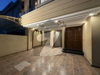 بحریہ ٹاؤن جاسمین بلاک بحریہ ٹاؤن سیکٹر سی,بحریہ ٹاؤن,لاہور میں 5 کمروں کا 10 مرلہ مکان 4.25 کروڑ میں برائے فروخت۔