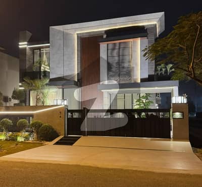 ٹاپ سٹی 1 اسلام آباد میں 6 کمروں کا 10 مرلہ مکان 4.2 کروڑ میں برائے فروخت۔