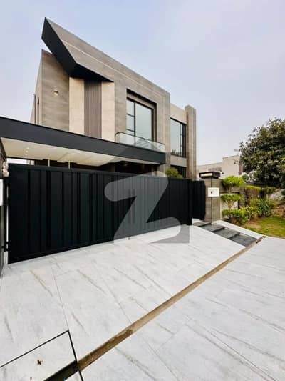 ڈی ایچ اے فیز 8 ڈیفنس (ڈی ایچ اے),لاہور میں 4 کمروں کا 12 مرلہ مکان 4.25 کروڑ میں برائے فروخت۔