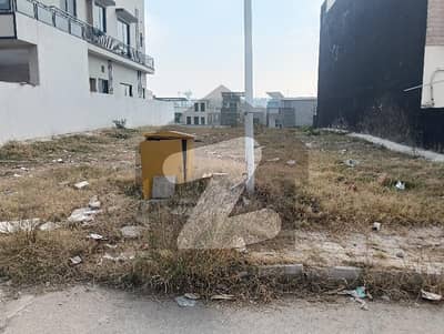 بحریہ ٹاؤن فیز 8 ۔ بلاک سی بحریہ ٹاؤن فیز 8,بحریہ ٹاؤن راولپنڈی,راولپنڈی میں 10 مرلہ رہائشی پلاٹ 1.3 کروڑ میں برائے فروخت۔