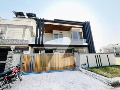 بحریہ ٹاؤن فیز 8 بحریہ ٹاؤن راولپنڈی,راولپنڈی میں 5 کمروں کا 10 مرلہ مکان 3.7 کروڑ میں برائے فروخت۔ بحریہ ٹاؤن فیز 8 بحریہ ٹاؤن راولپنڈی,راولپنڈی میں 5 کمروں کا 10 مرلہ مکان 3.7 کروڑ میں برائے فروخت۔