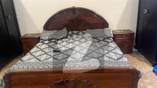 ONE-BEDROOM WITH ATTACHED BATHS + KITCHEN AVAILABLE FOR RENT