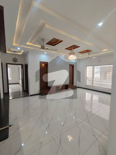 14 marla full house available for rent in Zara housing society