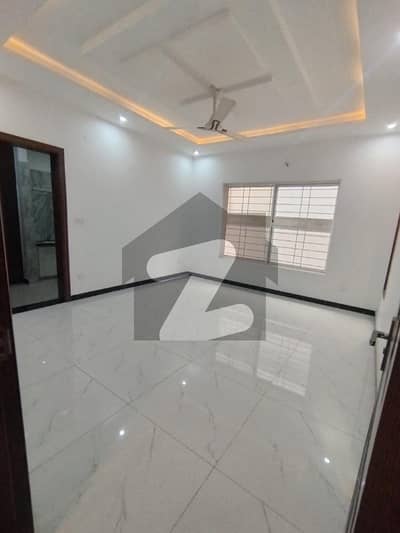 زراج ہاؤسنگ سکیم اسلام آباد میں 5 کمروں کا 14 مرلہ مکان 1.5 لاکھ میں کرایہ پر دستیاب ہے۔