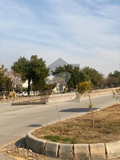 بحریہ ٹاؤن فیز 8 ۔ بلاک ڈی بحریہ ٹاؤن فیز 8,بحریہ ٹاؤن راولپنڈی,راولپنڈی میں 10 مرلہ رہائشی پلاٹ 1.6 کروڑ میں برائے فروخت۔