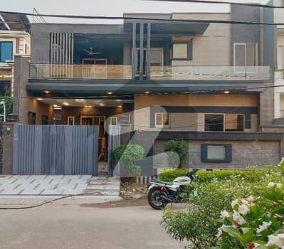 10 Marla luxury house river garden