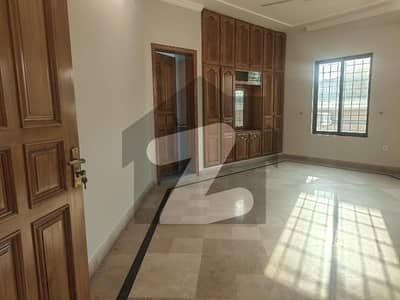 ایف ۔ 8 اسلام آباد میں 10 کمروں کا 2 کنال مکان 18.0 لاکھ میں کرایہ پر دستیاب ہے۔