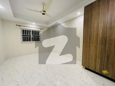 گلبرگ گرینز گلبرگ,اسلام آباد میں 8 مرلہ دفتر 1.0 لاکھ میں کرایہ پر دستیاب ہے۔