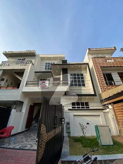 جی ۔ 13 اسلام آباد میں 4 کمروں کا 4 مرلہ مکان 4.3 کروڑ میں برائے فروخت۔