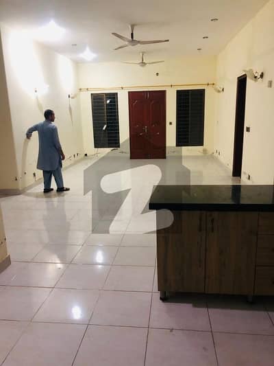 ڈی ایچ اے فیز 6 ڈی ایچ اے ڈیفینس,کراچی میں 4 کمروں کا 1 کنال زیریں پورشن 2.75 لاکھ میں کرایہ پر دستیاب ہے۔