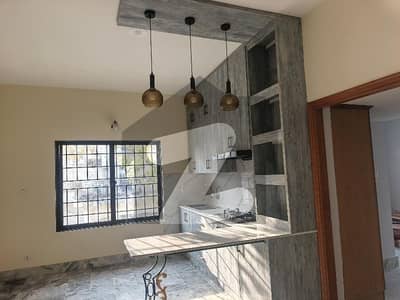 ایف ۔ 8 اسلام آباد میں 5 کمروں کا 1 کنال مکان 7.0 لاکھ میں کرایہ پر دستیاب ہے۔