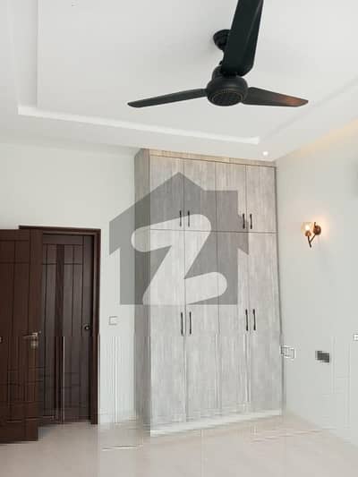 272sq yd 5 Bedrooms Luxury Villa is Available FOR RENT. 6km from Entrance of BTK. 5 Bed DDL 2 Kitchens