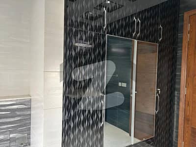 ڈی ایچ اے فیز 7 ڈیفنس (ڈی ایچ اے),لاہور میں 7 کمروں کا 1 کنال مکان 3.9 لاکھ میں کرایہ پر دستیاب ہے۔