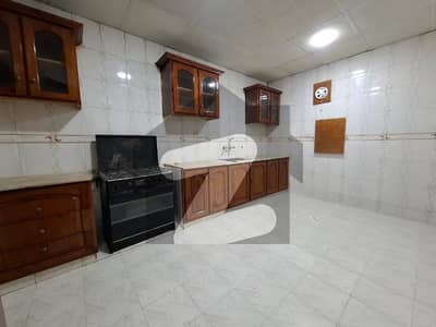 ایف ۔ 11 مرکز ایف ۔ 11,اسلام آباد میں 2 کمروں کا 8 مرلہ فلیٹ 1.15 لاکھ میں کرایہ پر دستیاب ہے۔