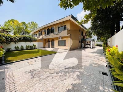 Prime Location Beautiful Lawn House Available For Rent Prime Location Beautiful Lawn House Available For Rent