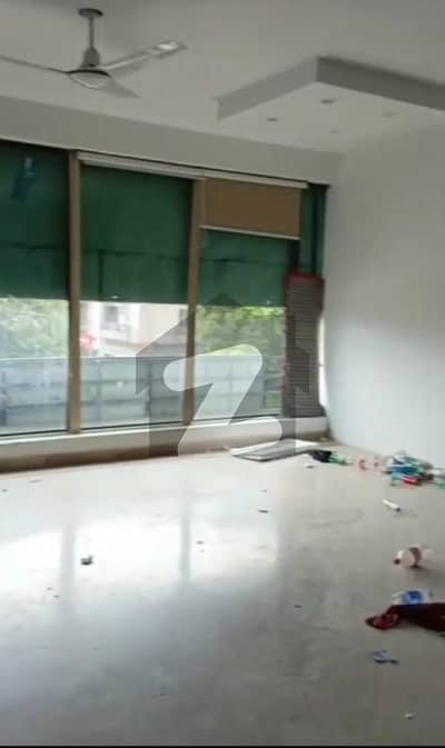 ڈی ایچ اے فیز 3 - بلاک وائے فیز 3,ڈیفنس (ڈی ایچ اے),لاہور میں 4 مرلہ دفتر 80.0 ہزار میں کرایہ پر دستیاب ہے۔