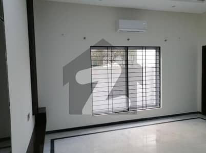 1 Kanal House For Sale main 100 feet Road Awt Phase 2