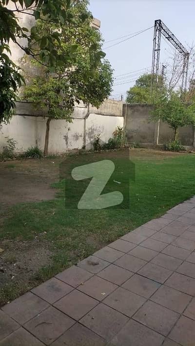 کنال بینک ایکسٹینشن کینال بینک ہاؤسنگ سکیم,لاہور میں 5 کمروں کا 1 کنال مکان 7.0 کروڑ میں برائے فروخت۔