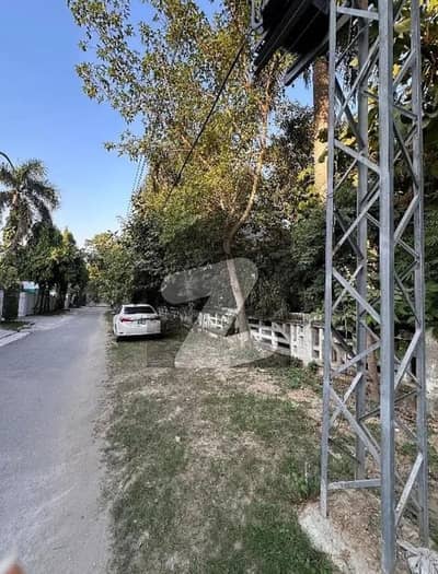 سرور روڈ کینٹ,لاہور میں 4 کمروں کا 3 کنال مکان 27.0 کروڑ میں برائے فروخت۔ سرور روڈ کینٹ,لاہور میں 4 کمروں کا 3 کنال مکان 27.0 کروڑ میں برائے فروخت۔