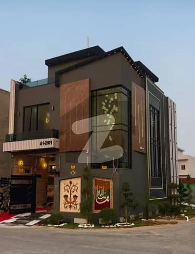 5 MARLA LUXURIOUS MODERATE HOUSE AVAILABLE FOR SALE