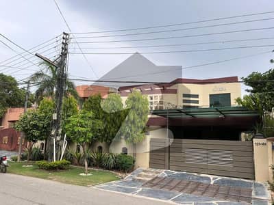 ڈی ایچ اے فیز 6 ڈیفنس (ڈی ایچ اے),لاہور میں 5 کمروں کا 1 کنال مکان 4.9 لاکھ میں کرایہ پر دستیاب ہے۔