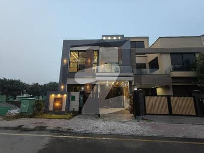 بحریہ ٹاؤن - شیرشاہ بلاک بحریہ ٹاؤن ۔ سیکٹر ایف,بحریہ ٹاؤن,لاہور میں 3 کمروں کا 5 مرلہ مکان 2.6 کروڑ میں برائے فروخت۔