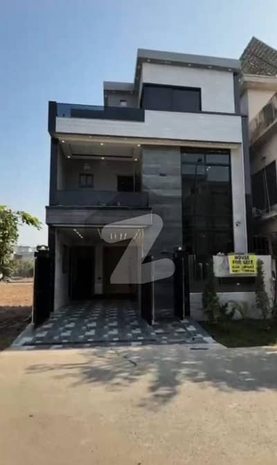 Own A Prime Location House In 5 Marla Park View City