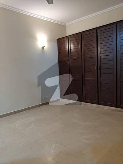 ایف ۔ 11 اسلام آباد میں 6 کمروں کا 18 مرلہ مکان 8.5 لاکھ میں کرایہ پر دستیاب ہے۔ ایف ۔ 11 اسلام آباد میں 6 کمروں کا 18 مرلہ مکان 8.5 لاکھ میں کرایہ پر دستیاب ہے۔