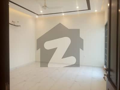 طارق گارڈنز ۔ بلاک سی طارق گارڈنز,لاہور میں 3 کمروں کا 10 مرلہ بالائی پورشن 85.0 ہزار میں کرایہ پر دستیاب ہے۔