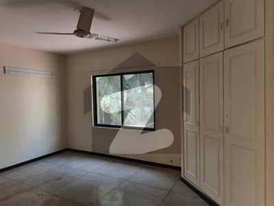 SMALL FAMILY ,6 Marla Second Portion For Rent PAF Offcer Colony New Old Offcer Colony CMA Sadar Cantt Tajpur Canal Road Lahore Lahore
