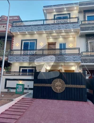 جی ۔ 11 اسلام آباد میں 4 کمروں کا 4 مرلہ مکان 4.6 کروڑ میں برائے فروخت۔