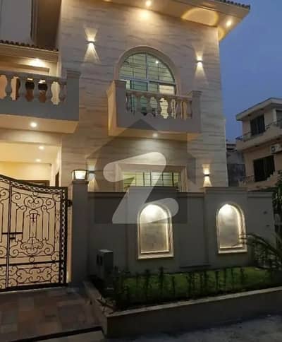 جی ۔ 11 اسلام آباد میں 5 کمروں کا 8 مرلہ مکان 8.75 کروڑ میں برائے فروخت۔